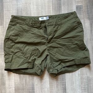 Old Navy Women's Cargo Shorts in Army Green